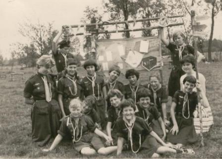 Gidsen van de Reinildagroep op zomerkamp in 1959