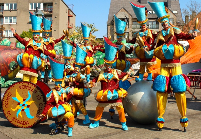 Foto 2 Circo di strada deze Zoetermeerse performance treedt binnenkort op in Bahrein