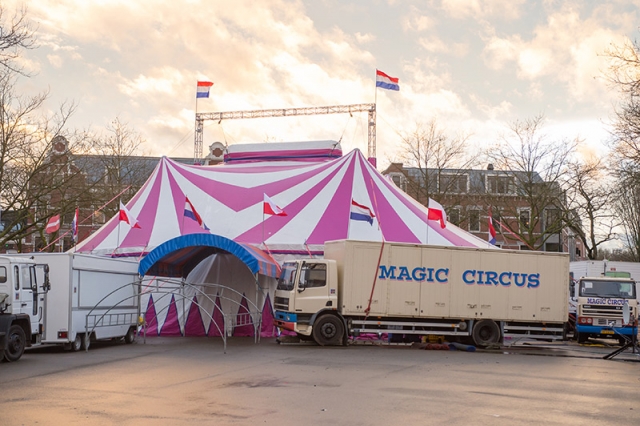 Magic Circus Photographer Piet Hein Out
