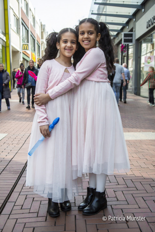 Roze tweelingen Glamour Festival 2018 Stadshart Zoetermeer Fotograaf Patricia Munster 001