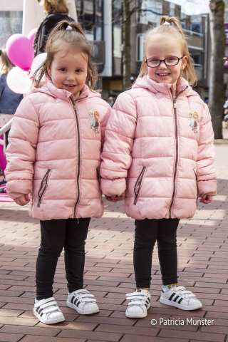 Roze tweelingen Glamour Festival 2018 Stadshart Zoetermeer Fotograaf Patricia Munster 002