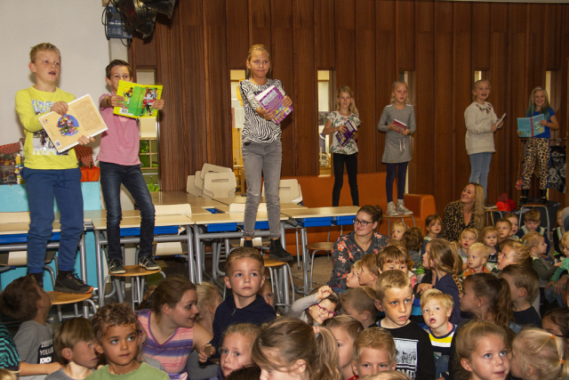 opening bibliotheek op school tjalk 012 liedje en dansje kinderen groep 6