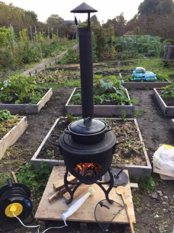 Potkachel in de moestuin