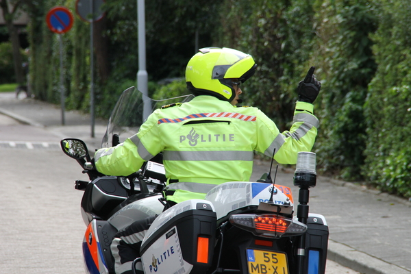 politieagent op motor 1