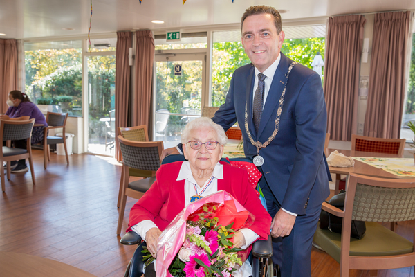 100 jarige mw Van den Bos Foto Patricia Munster 003