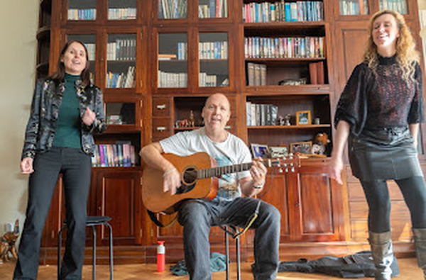 gluren bij de buren gitaar en zang